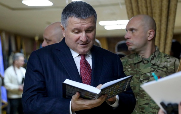 Аваков рассказал, что живет в отеле
