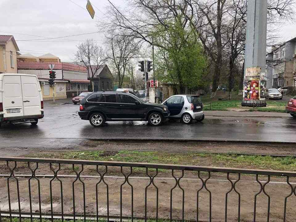 ДТП в Одессе: из автомобиля на повороте выпал 2-летний ребенок. Обновлено