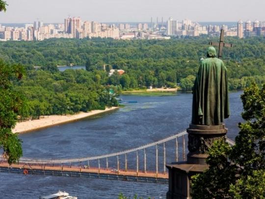 Киевские власти хотят связать пешеходным мостом Арку Дружбы народов и Владимирскую горку