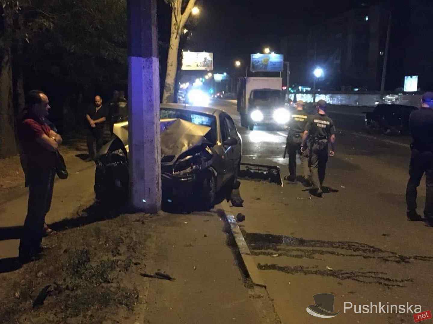Ночное ДТП на Николаевской дороге: пострадали двое человек. Фото
