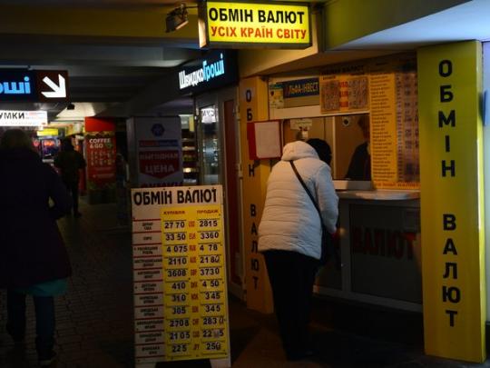 После выходных подорожали доллар и евро