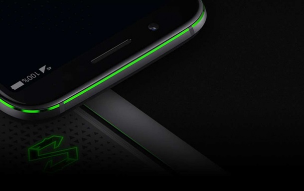 Появилось официальное фото мощного смартфона BlackShark 2