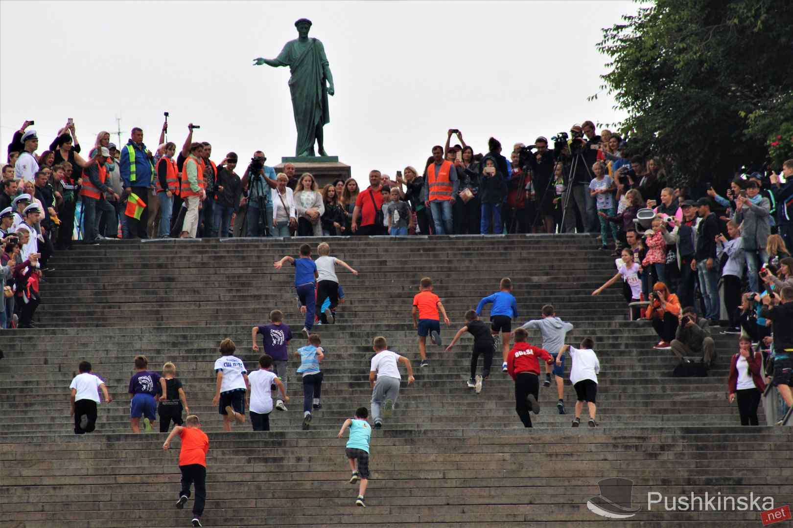 Праздник спорта на Приморском бульваре: забег по Потемкинской лестнице и детские соревнования. Фото