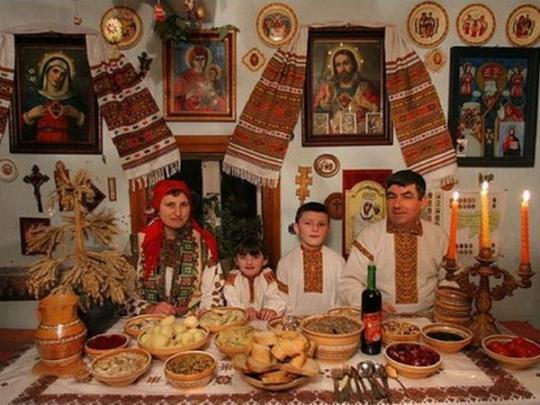 Прежде чем сесть за стол, наши предки произносили особую рождественскую поминальную молитву
