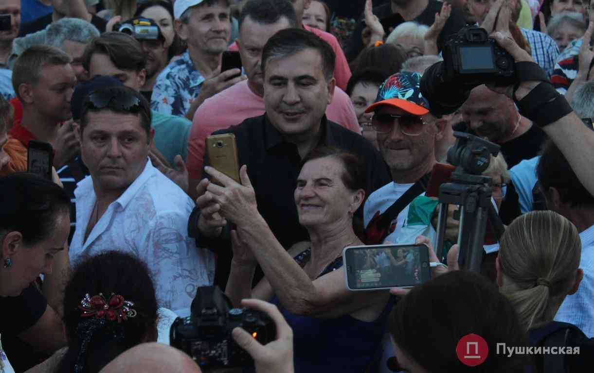 Саакашвили вернулся в Одессу и посетовал на «средневековых бандерлогов». Фото