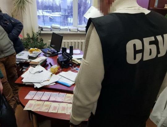 СБУ задержала на взятке в 70 тысяч директора госпредприятия на Житомирщине