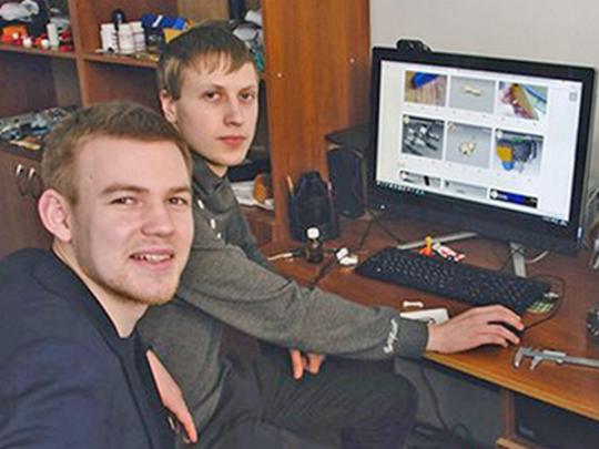 Сумские студенты собрали 3D-принтер и приступили к изготовлению бионических протезов