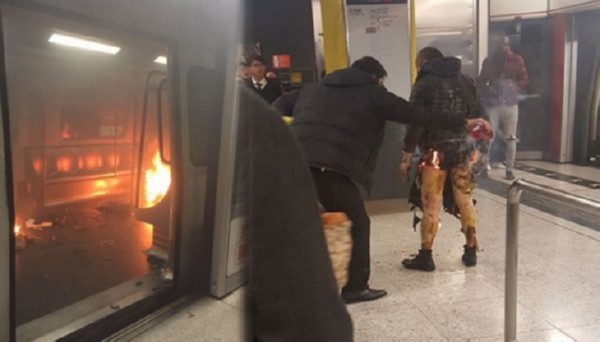 В Гонконге пассажир метро поджег коктейль Молотова в переполненном вагоне (фото)
