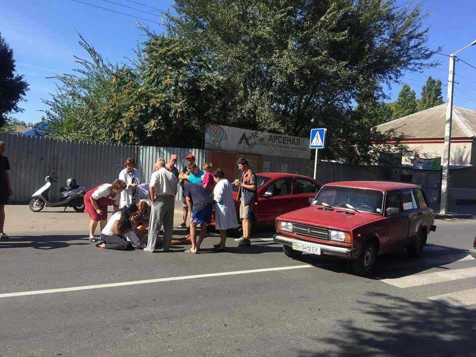 В Измаиле автомобиль сбил студентку на пешеходном переходе