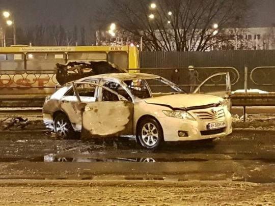 В Киеве на Броварском проспекте взорвали автомобиль, есть пострадавшие (обновлено, фото, видео)