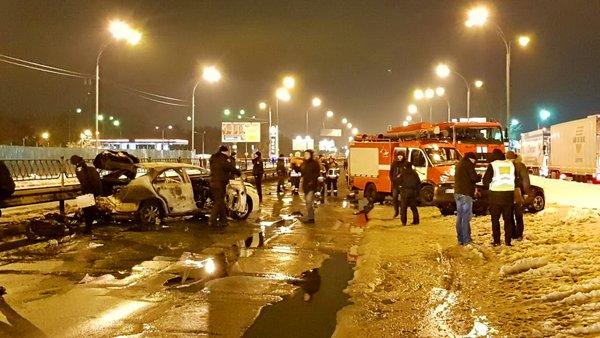 В Киеве на Броварском проспекте взорвали автомобиль, есть пострадавшие (обновлено, фото, видео)