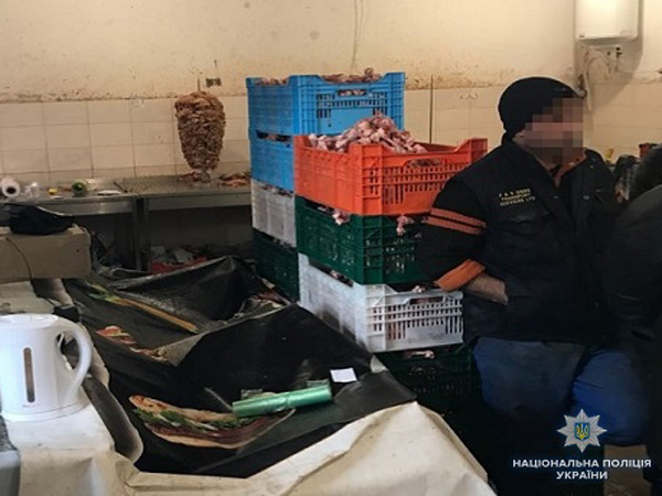 В Киеве на проспекте Бандеры обнаружен подпольный мясоперерабатывающий цех (видео)