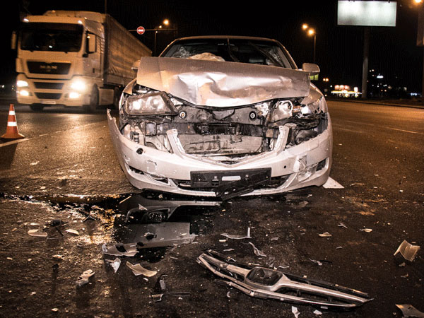В Киеве на проспекте Бажана Chevrolet влетел в Honda: пострадал человек
