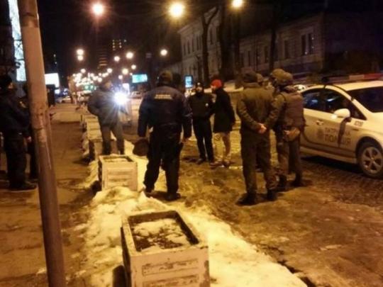 В Киеве оплевали охранника польского консульства