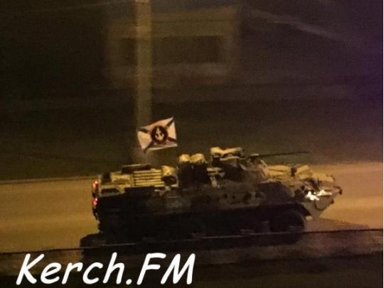 В Крыму заметили колонну военной техники с Градами (видео)