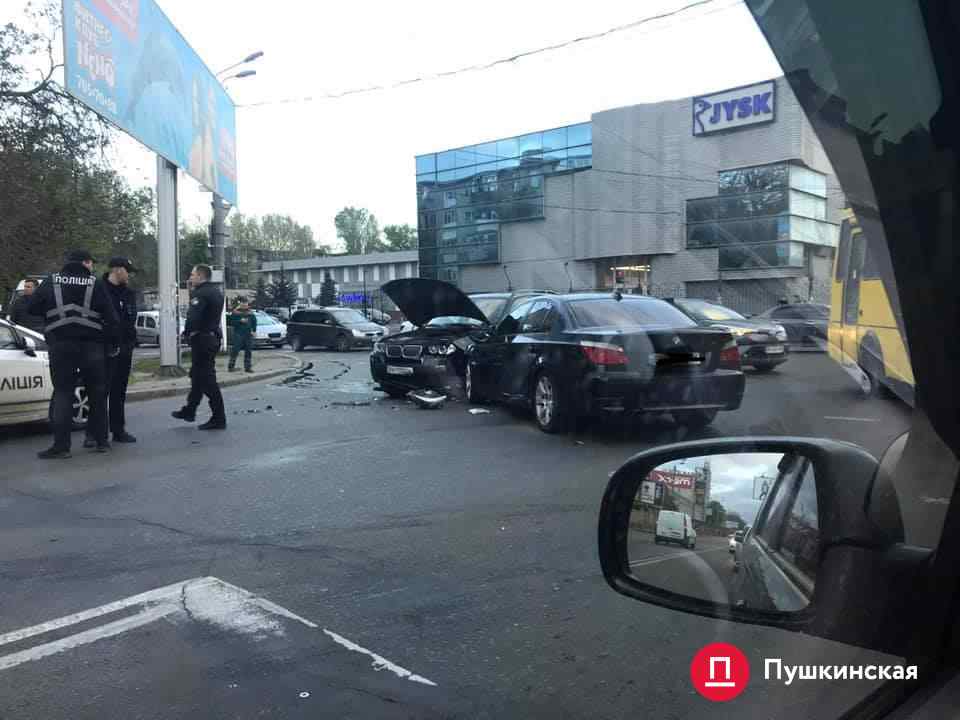 В Одессе на Среднефонтанской образовалась пробка из-за аварии