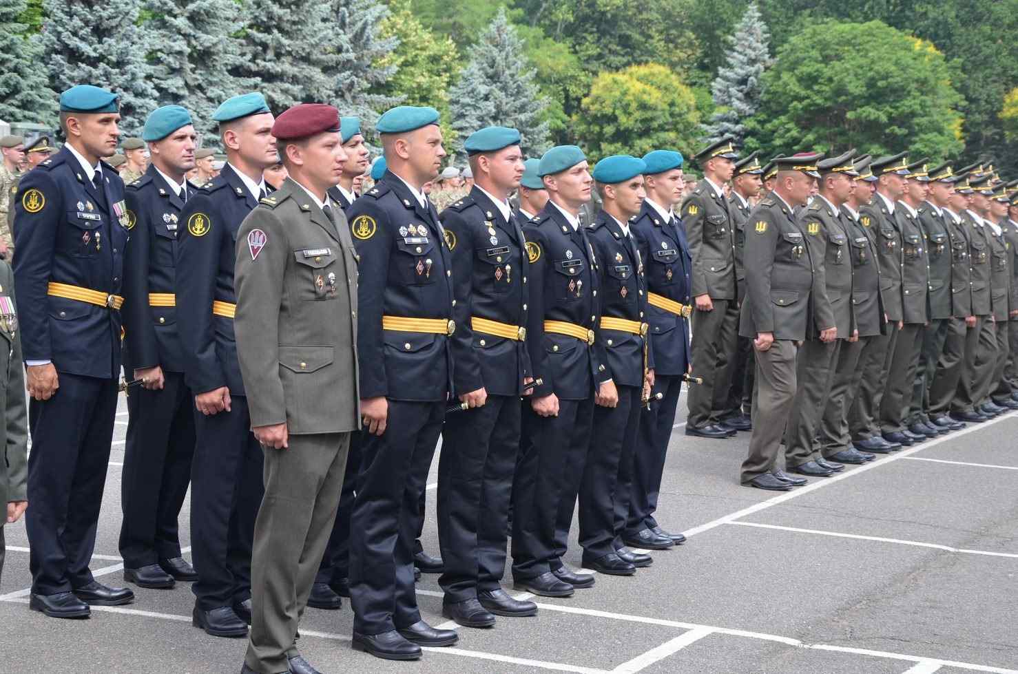 В Одессе получили дипломы и звания триста выпускников военной академии. Фото