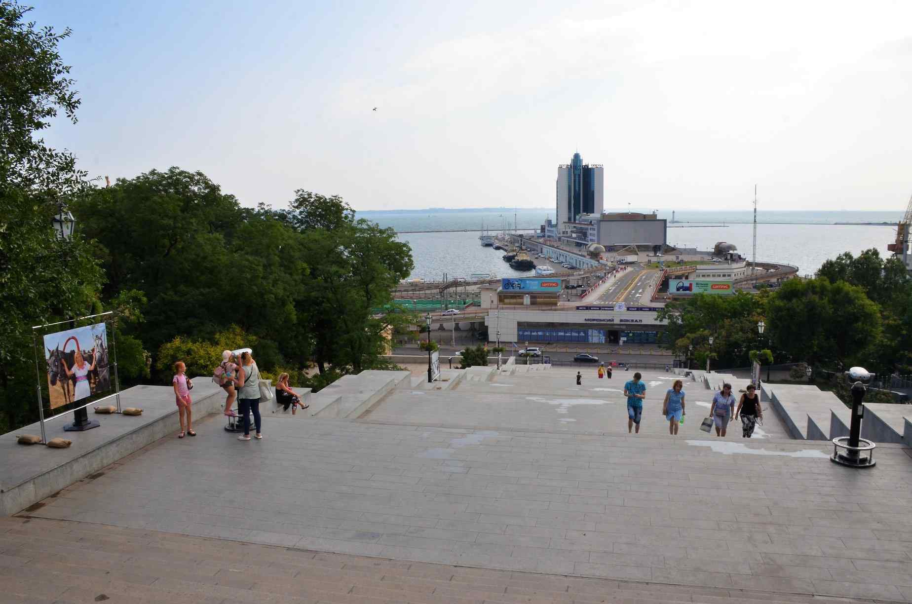 В Одессе приводят в порядок площадки, на который пройдет кинофестиваль. Фото