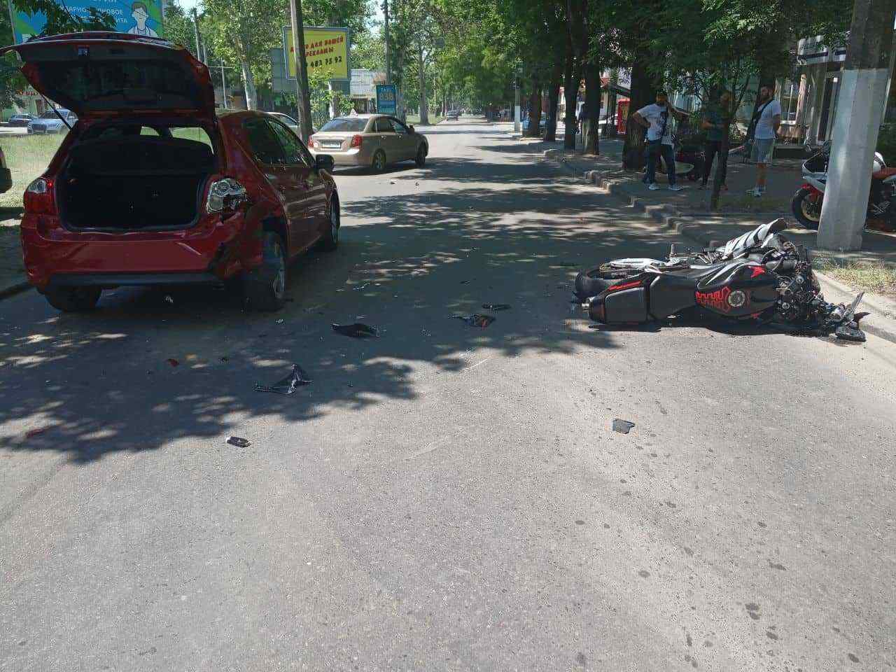 В Одессе столкнулись иномарка и мотоцикл, есть пострадавшие