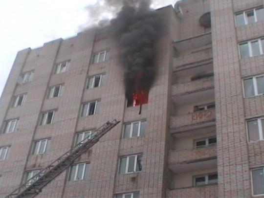 В Сумах при пожаре в общежитии в ловушке оказались 14 студентов (фото)