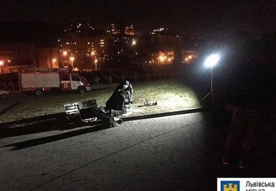 Во Львове возле польского Мемориала орлят взорвался неизвестный предмет