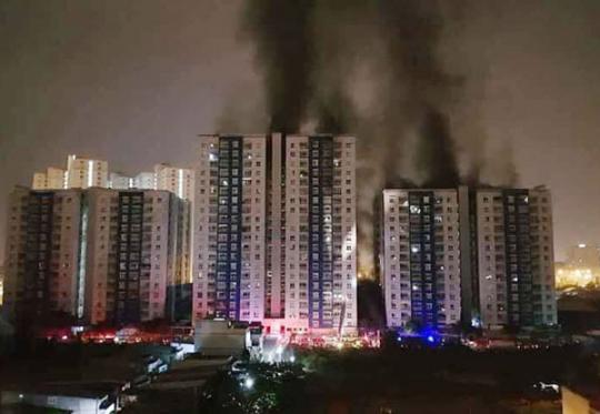 Во Вьетнаме 13 человек погибли в результате пожара в жилом комплексе (фото)