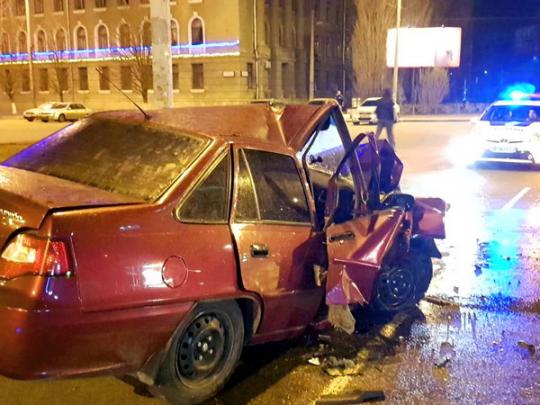 Возле академии МВД нетрезвый водитель уничтожил машину (фото)