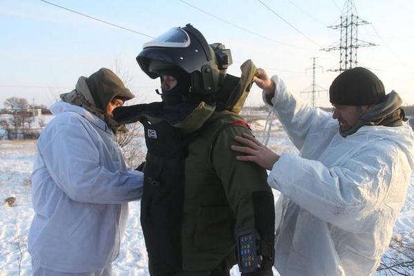 Возле Светлодарска саперы обезвредили российскую кассетную мину (фото)