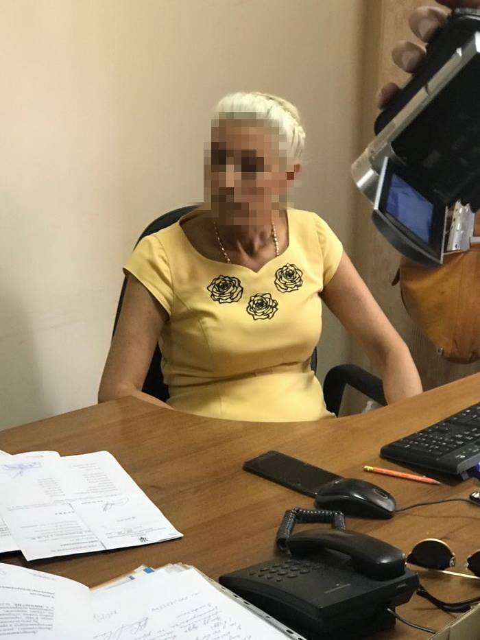 Задержание в одесской мэрии: руководитель подразделения департамента муниципальной безопасности «погорела» на взятке. Фото