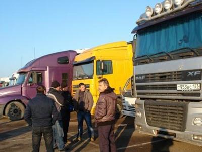 Запрет на торговлю с Крымом вступил в силу