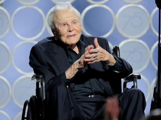 Золотой глобус 2018: неожиданное появление 101-летнего Кирка Дугласа (фото, видео)