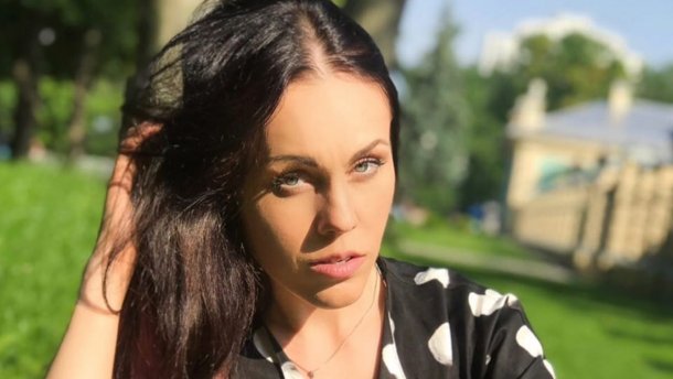 Без какого-либо макияжа: Alyosha поразила сеть снимком с отдыха