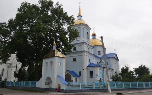 Билет в космос, храм и мощи. Странные е-декларацииСюжет