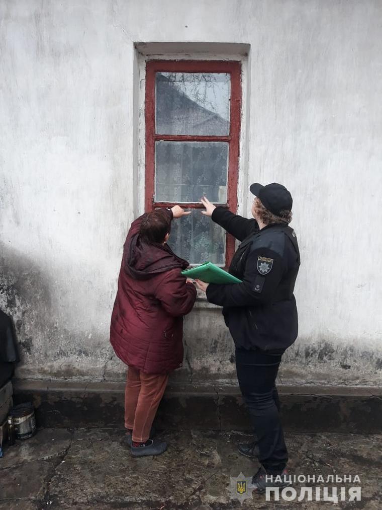 Боевики ЛНР обстреляли дома мирных жителей на Донбассе: фото последствий