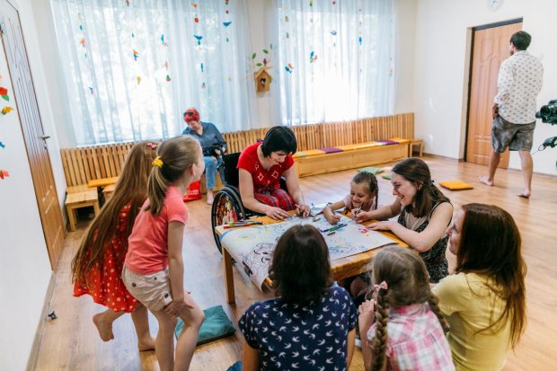 Брати з Кривого Рогу перетворили закинуту будівлю на культурно-громадський центр