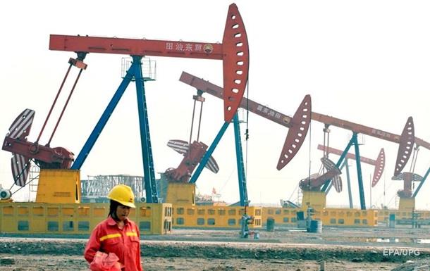 Цена нефти Brent упала до $42 впервые с апреля