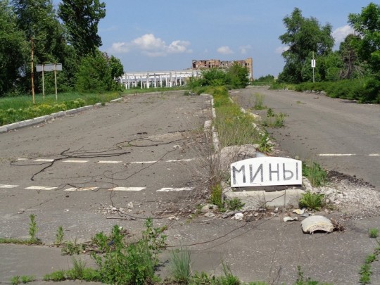 Даже стены разобрали: в сети показали свежие фото разрушенного Донецка
