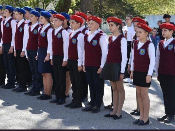 Детям учиться некогда: сеть возмутили нескончаемые пропагандистские акции со школьниками в Крыму