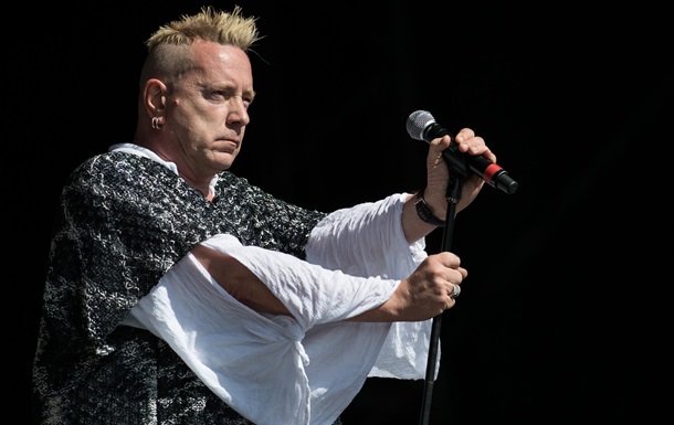 Экс-солист Sex Pistols почти ослеп