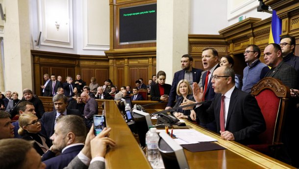 Эта Рада приняла много ненужных законов, – эксперт