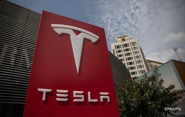Горят на работе. Из Tesla уходят топ-менеджеры