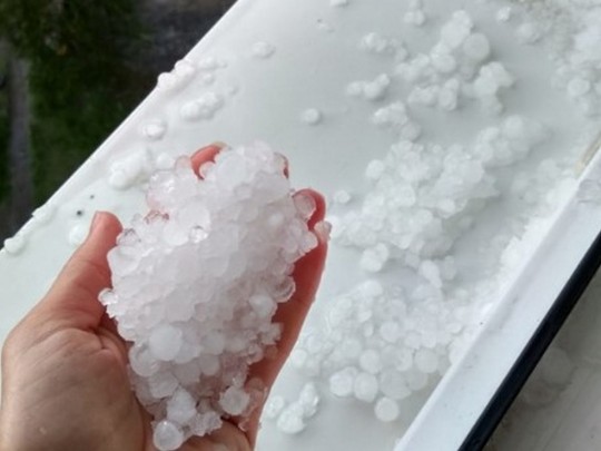 Град падал более получаса: появились фото непогоды в Каменском