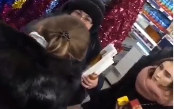 Харьковчанки устроили драку в супермаркете