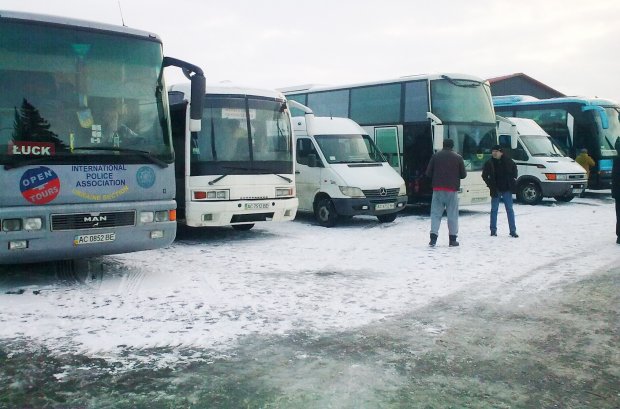 Хліба та видовищ: як Порошенко використовує тему Томосу заради збереження влади