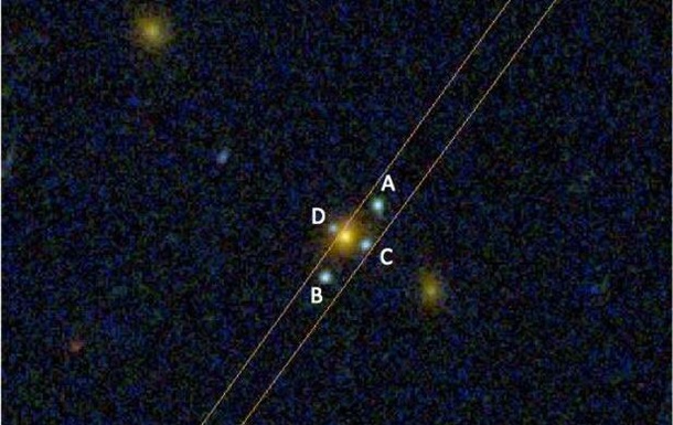 Hubble снял в космосе крест Эйнштейна