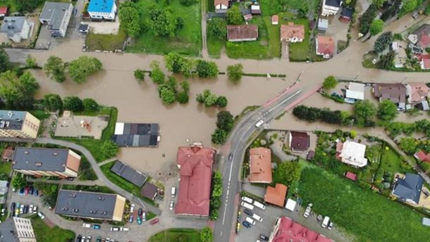 Из-за непогоды в Польше затопило десятки домов: фото последствий стихии
