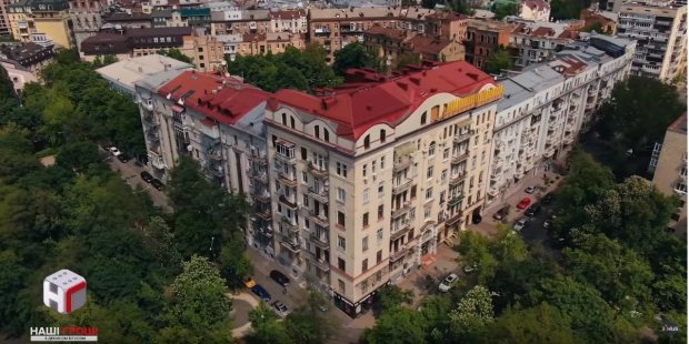 Комната в отеле, дом на 7 квадратов и скрытые поместья: что известно о недвижимости Кернеса