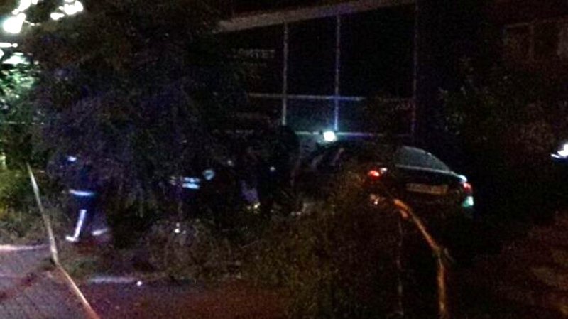 Кровавое ДТП в Одессе: водитель на BMW, скрываясь от полиции, сбил пешеходов и влетел в магазин (фото)