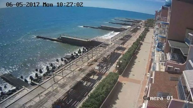 Курортний сезон в окупованому Криму та Одесі: промовисте фотопорівняння