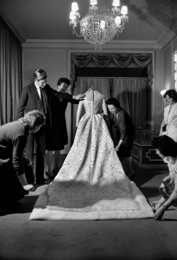 Маленький принц высокой моды: история успеха Yves Saint Laurent